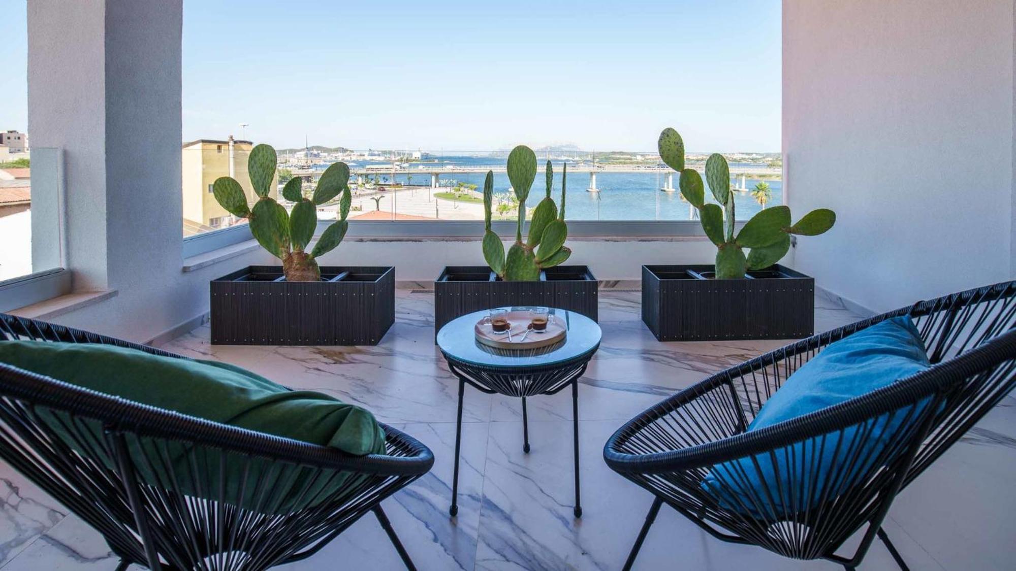 Welcomely - Seamphony Light Apartment